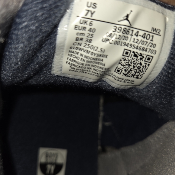 Jordan 3 Georgetown Sneakers - Picture 5 of 5